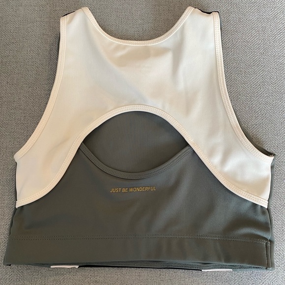 💚ZARA 💚junior girls sports bra in black, green and white . Size 9-10. - Picture 2 of 8